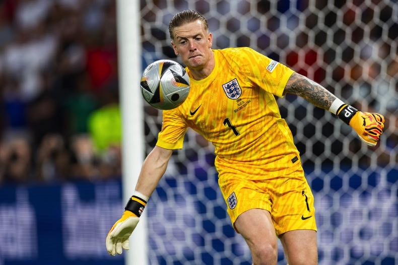 Jordan Pickford in action