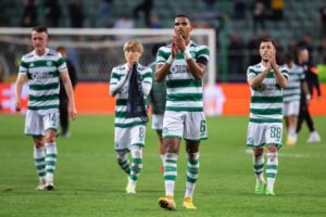 Celtic footballers clapping