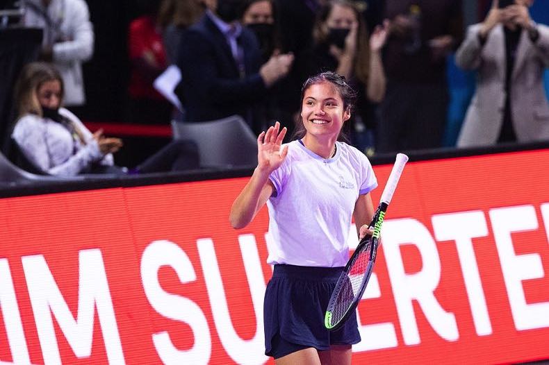Emma Raducanu waving